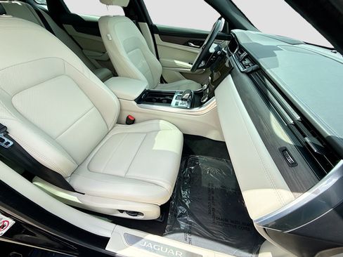 Used 2023 Jaguar XF SE image 14