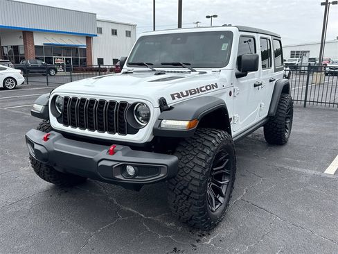 Used 2024 Jeep Wrangler Unlimited Rubicon image 2