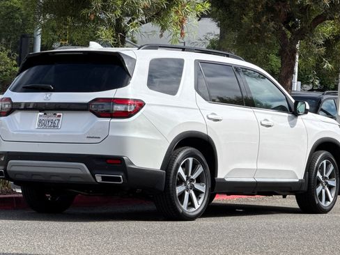 Certified 2023 Honda Pilot Touring image 8
