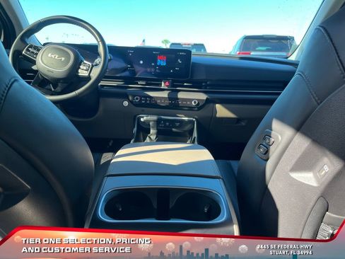 Used 2025 Kia Carnival SX image 16