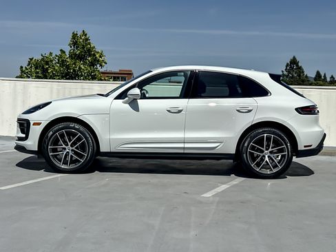 Used 2026 Porsche Macan AWD/4WD image 2