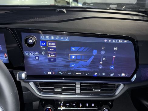 New 2026 Chevrolet Equinox EV LT image 21