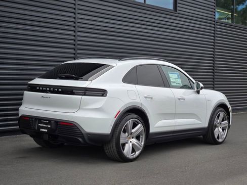 New 2026 Porsche Macan 4 Electric image 7