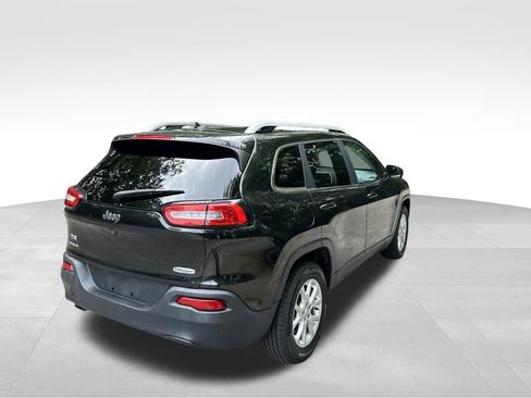 Used 2016 Jeep Cherokee Latitude AWD/4WD image 5