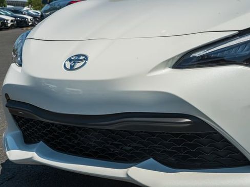 Used 2017 Toyota 86 RWD image 9