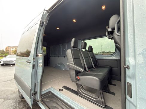 Used 2024 Mercedes-Benz Sprinter 2500 image 30