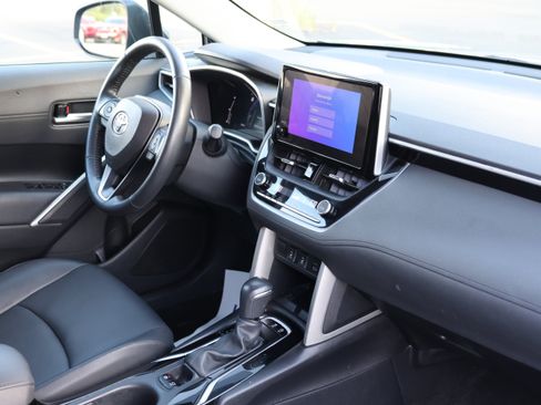 Used 2024 Toyota Corolla Cross XLE FWD image 33