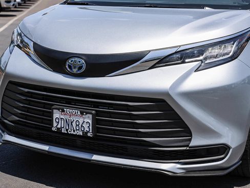 Certified 2023 Toyota Sienna LE AWD/4WD image 20