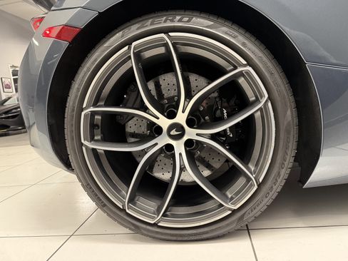 Used 2020 McLaren 720S Spider RWD image 18