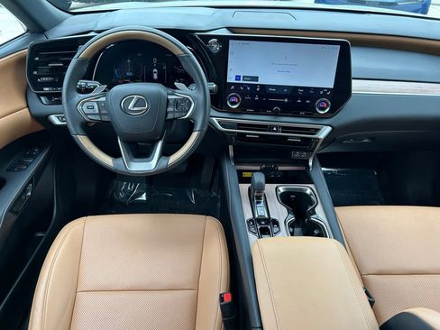 Used 2025 Lexus RX 350h w/ Kick Sensor & Tow Package AWD/4WD image 16