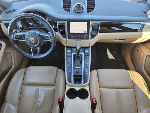 Certified 2018 Porsche Macan image 24
