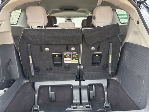 Used 2024 Toyota Sienna LE image 21