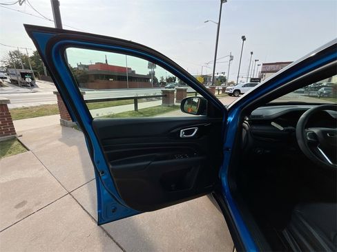 Used 2022 Jeep Compass Altitude image 13