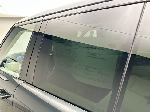 Used 2023 Land Rover Range Rover SE image 20