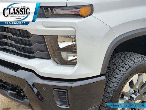 Used 2025 Chevrolet Silverado 2500 Custom w/ Custom Value Package image 11