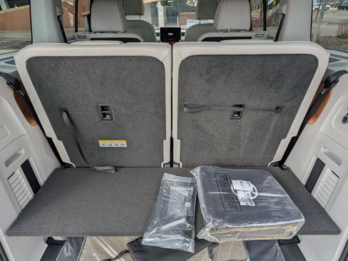 New 2025 Volkswagen ID. Buzz Pro S Plus AWD/4WD image 4