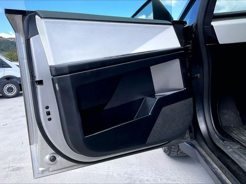 Used 2024 Tesla Cybertruck AWD Crew Cab image 27