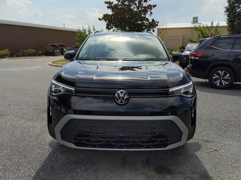 Used 2025 Volkswagen Taos SE image 11