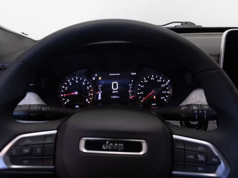 Used 2025 Jeep Compass Latitude AWD/4WD image 27