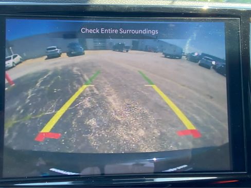 Used 2024 Chrysler Pacifica Touring-L FWD image 32