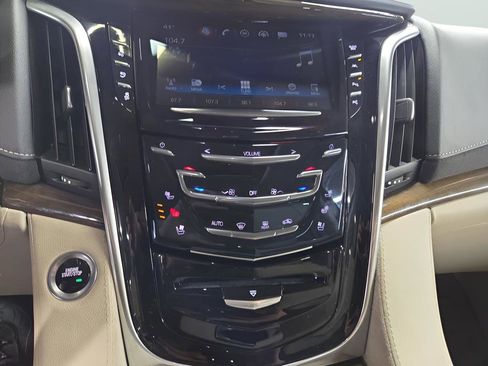 Used 2020 Cadillac Escalade Premium Luxury image 26