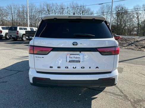 Used 2024 Toyota Sequoia Limited image 25