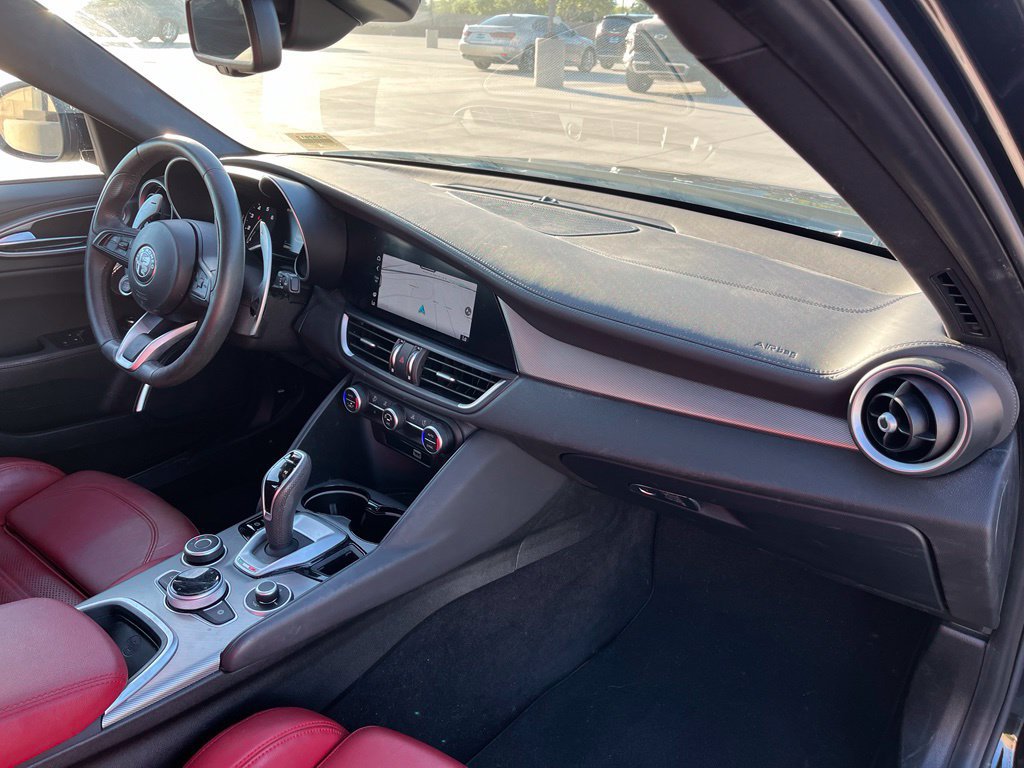 Used 2023 Alfa Romeo Giulia Veloce RWD image 14