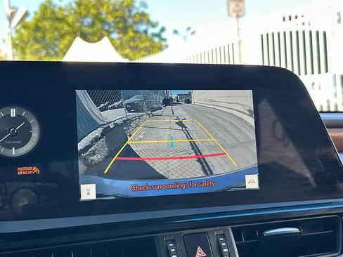 Used 2025 Lexus ES 300h w/ Premium Package image 20