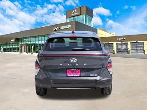 Used 2024 Hyundai Kona SE image 7