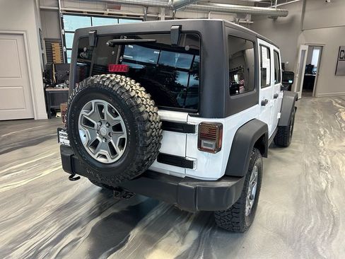 Used 2017 Jeep Wrangler Unlimited Rubicon w/ Connectivity Group AWD/4WD image 26