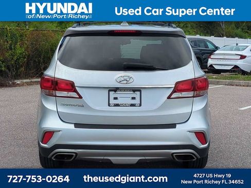 Used 2017 Hyundai Santa Fe SE FWD image 4