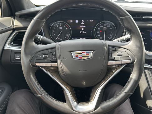 Used 2022 Cadillac XT6 Premium Luxury w/ Platinum Package AWD/4WD image 19