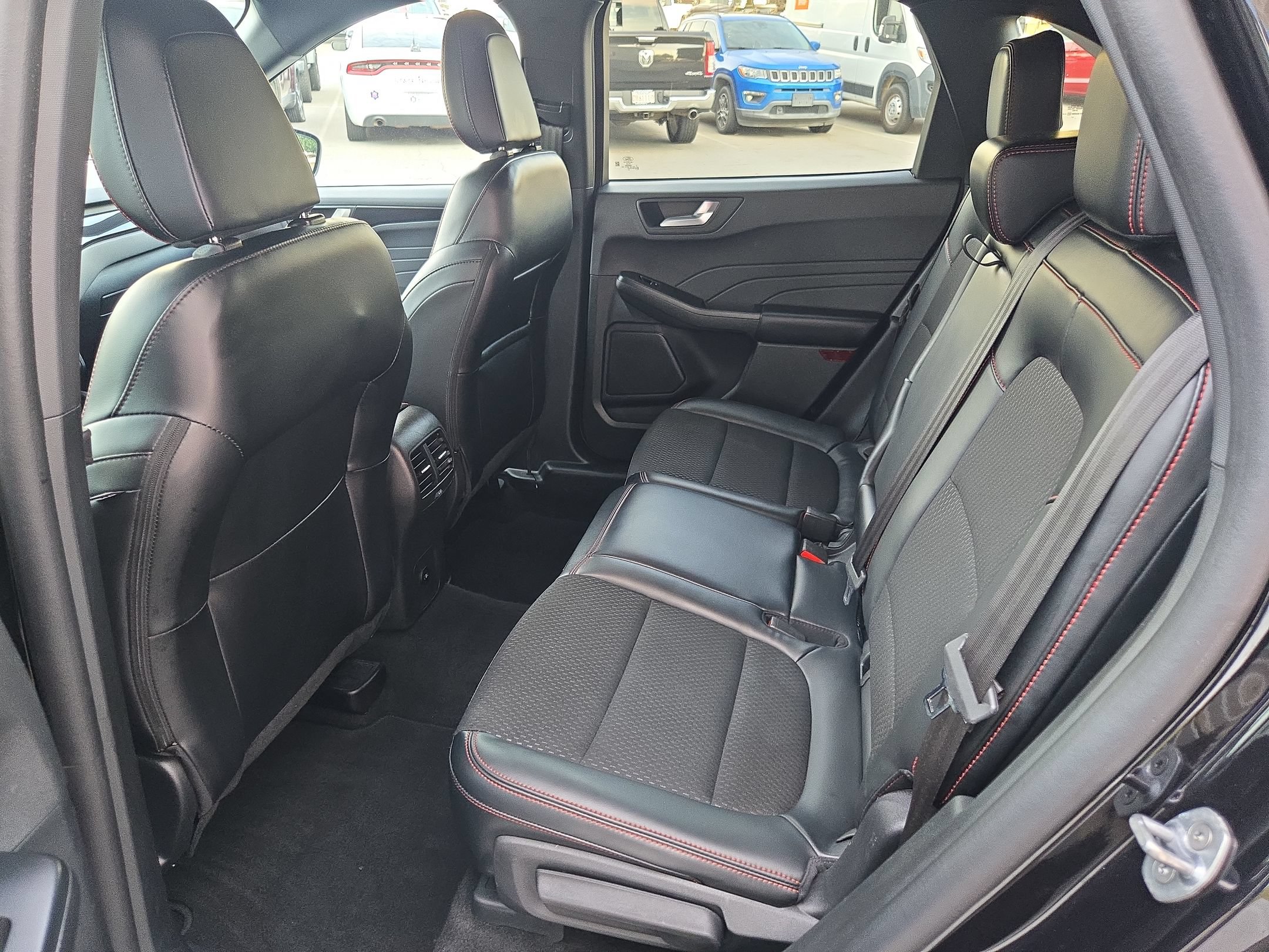 Used 2025 Ford Escape ST-Line FWD image 34