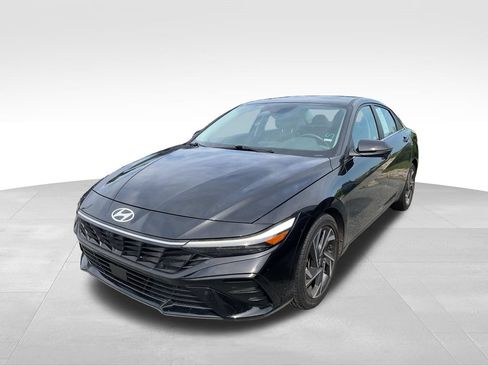 Used 2024 Hyundai Elantra Limited FWD image 4