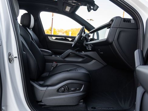 Certified 2026 Porsche Cayenne AWD/4WD image 41