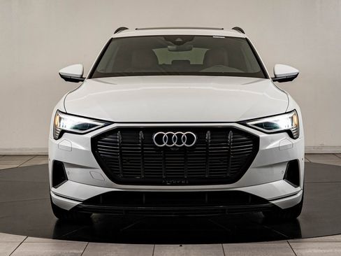 Used 2021 Audi e-tron Premium w/ Convenience Plus Package image 2