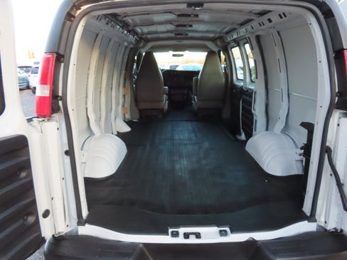 Used 2017 Chevrolet Express 3500 image 20