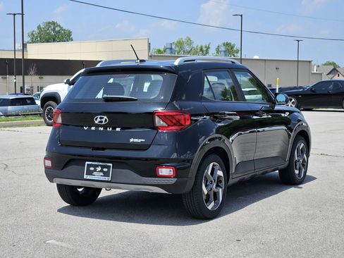 New 2026 Hyundai Venue SEL FWD image 7