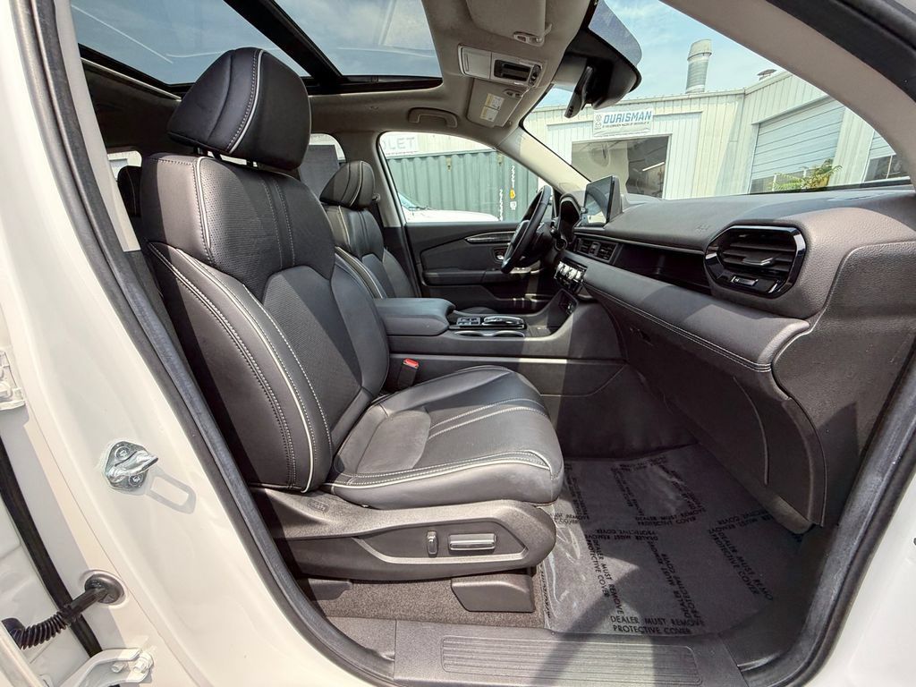 Used 2025 Honda Pilot Elite image 27