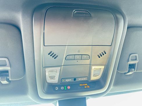 Used 2020 Chevrolet Equinox Premier FWD image 17
