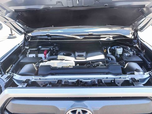 Used 2024 Toyota Tundra Limited AWD/4WD image 28