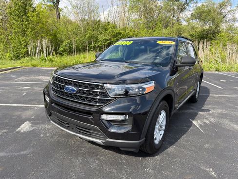 Used 2020 Ford Explorer XLT w/ Equipment Group 202A AWD/4WD image 2