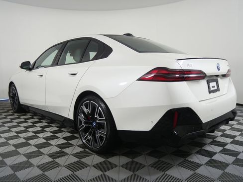 Used 2025 BMW i5 xDrive40 w/ Executive Package image 5