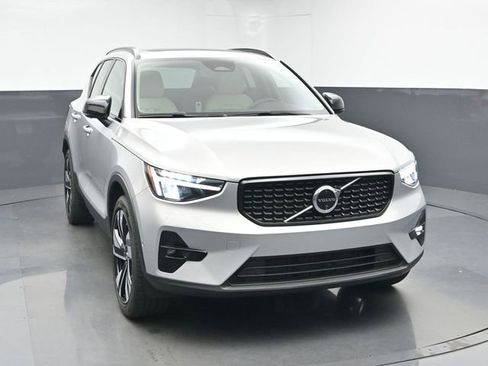 Used 2024 Volvo XC40 B5 Plus w/ Protection Package Premier image 2