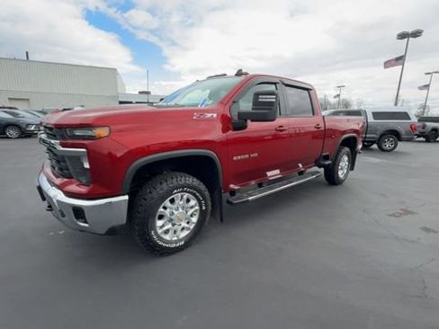 Used 2024 Chevrolet Silverado 2500 LT AWD/4WD image 4