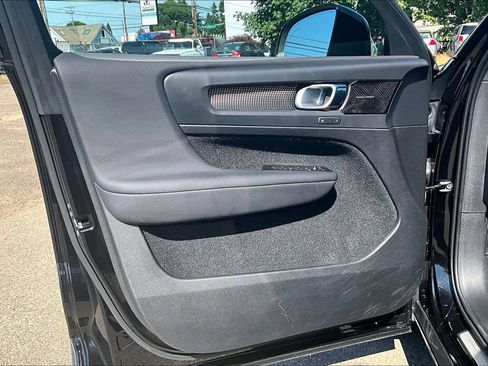 Used 2021 Volvo XC40 P8 Recharge w/ Advanced Package AWD/4WD image 22