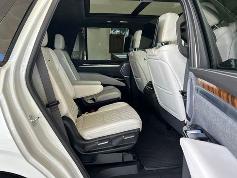 Used 2025 Cadillac Escalade Sport Platinum AWD/4WD image 38