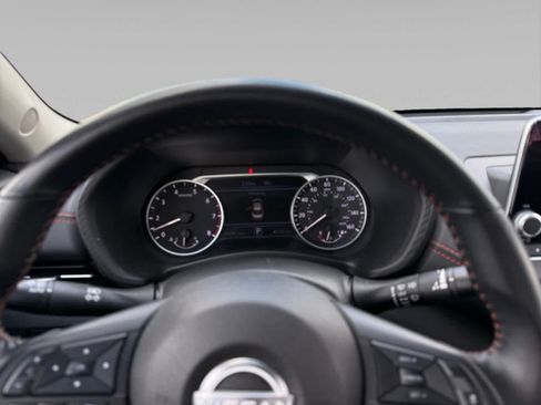 Used 2025 Nissan Sentra SR FWD image 14