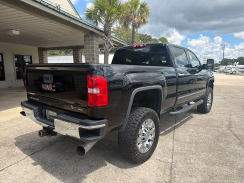 Used 2018 GMC Sierra 2500 SLT w/ Duramax Plus Package AWD/4WD image 4