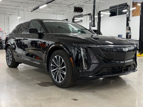 Certified 2024 Cadillac Lyriq Sport RWD image 7